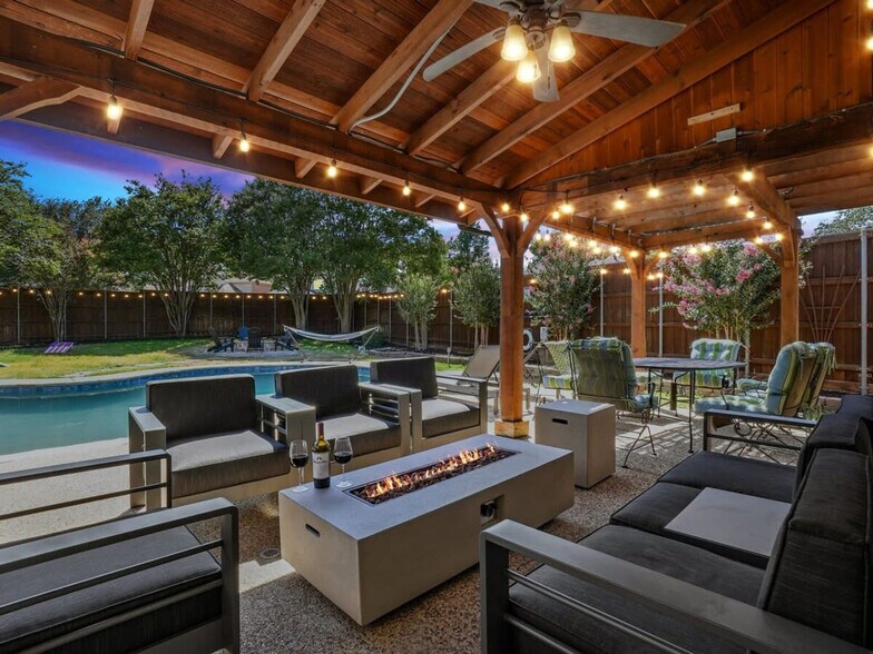Building Photo - 922 Blackstone Dr