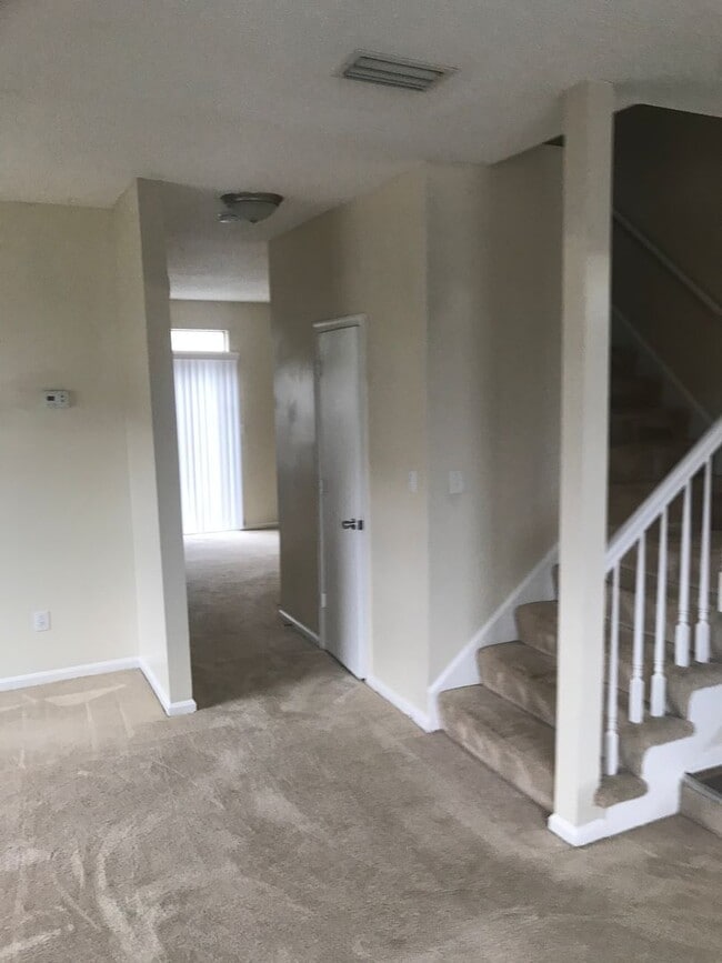 Building Photo - End Unit Townhouse in Virginia Beach