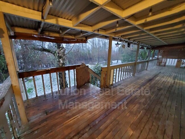 Building Photo - 869 Meadowlawn Dr SE