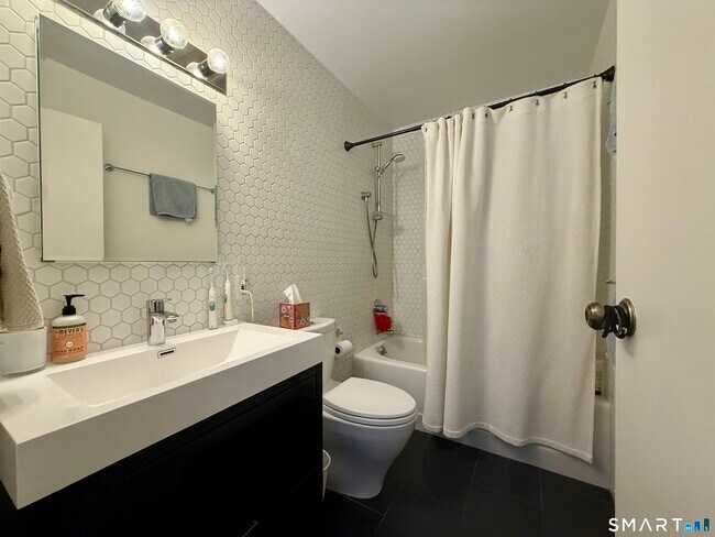 Building Photo - 85 Ledgebrook Dr