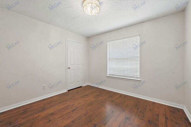 Building Photo - 544 Layton Dr
