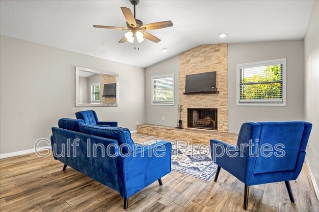 Building Photo - 8307 12th Ave Dr NW