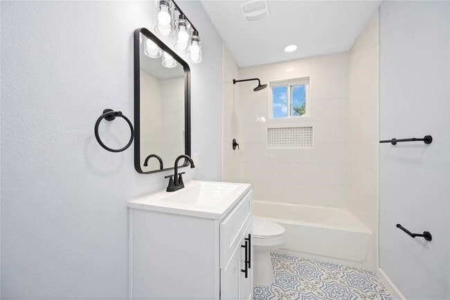 Building Photo - 9405 Cathedral Dr