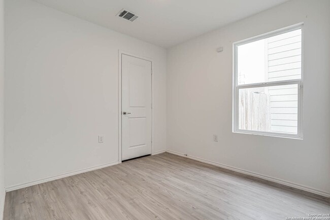 Building Photo - Super cute 3 Bedroom 2 Bath Home Southside...