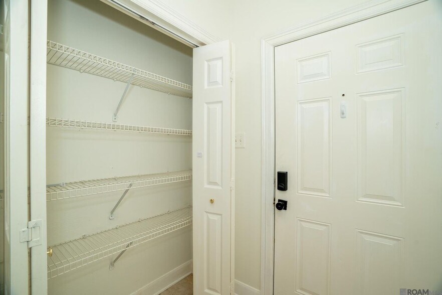 Building Photo - 12386 River Highlands Dr