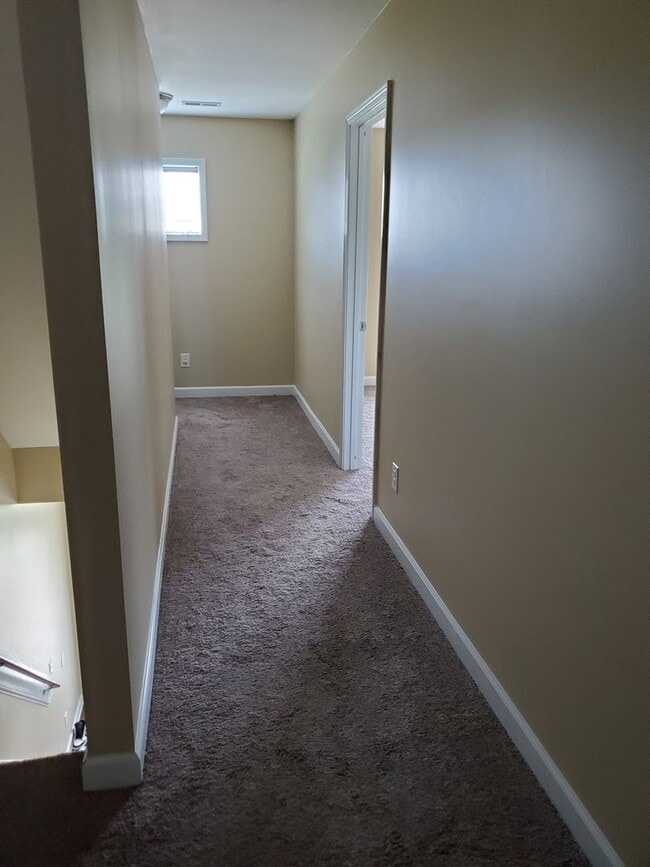 Building Photo - Beautiful 4 bedroom, 3.5 house