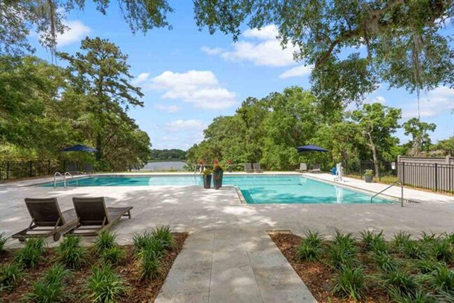 Building Photo - Paired Townhome in Camellia Oaks