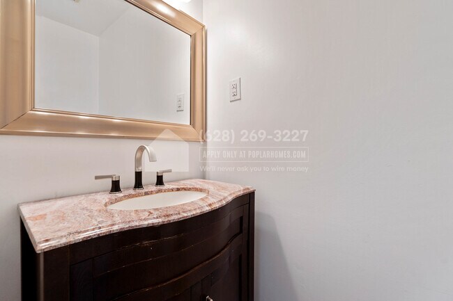 Building Photo - 2511 Kitmore Ln