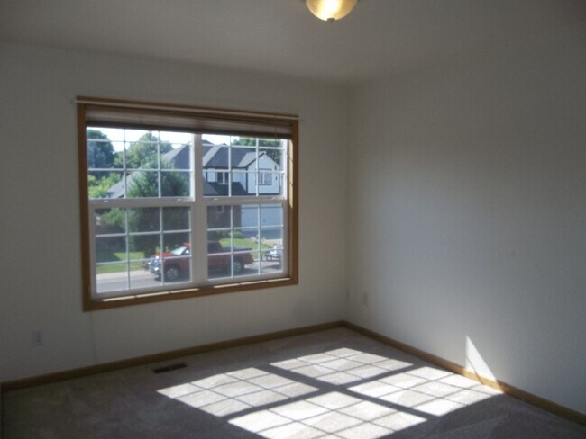 Building Photo - Comfort & Space in Fort Collins – 5BR Home...