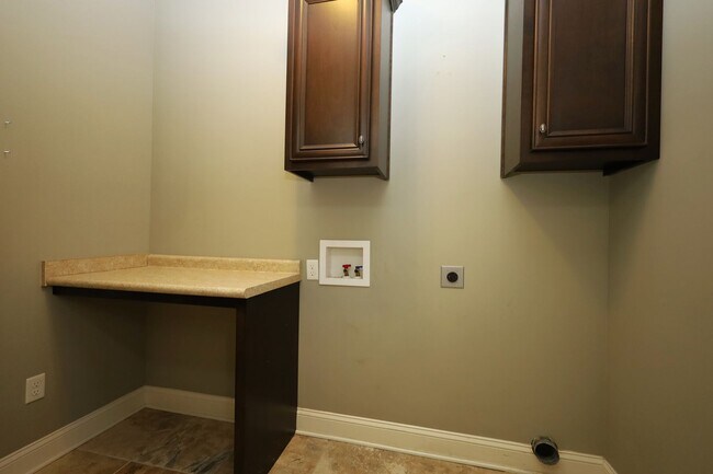 Building Photo - 4634 Amelia Cir