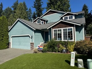 Building Photo - 4bd/2.5ba Renton House