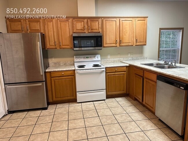 Building Photo - 832 Cross St