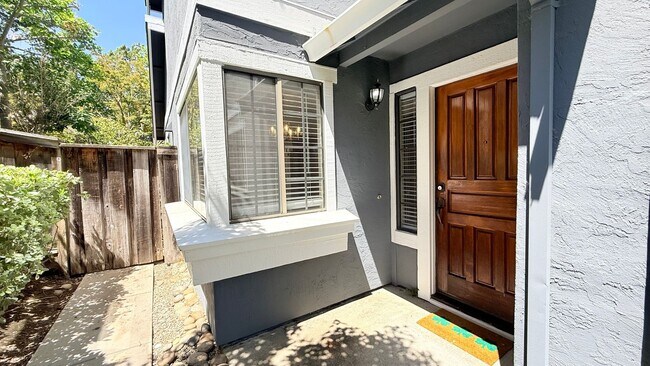 Building Photo - 1100 Sunshine Cir