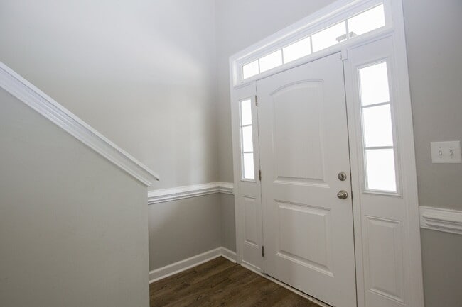 Building Photo - Spacious 3-Bed, 2.5-Bath Modern Home w/ 3-Car Garage in Highcroft – Close to Fort Bragg!