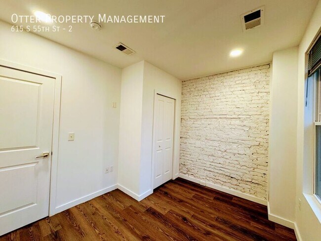 Building Photo - 615 S 55th St