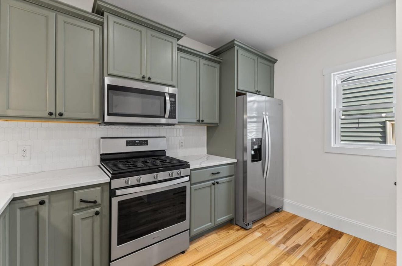 Building Photo - 606 Cromwell Ave