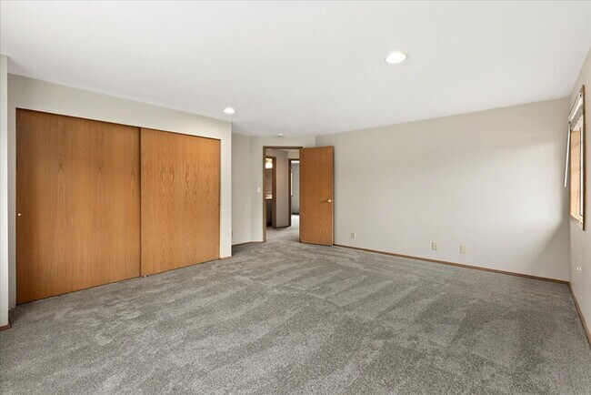 Building Photo - 12706 52nd Pl W