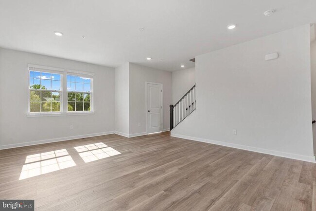 Building Photo - 16502 Green Glade Dr