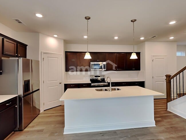 Building Photo - 218 Malayna Dr S