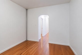 Building Photo - 415 E 187th St