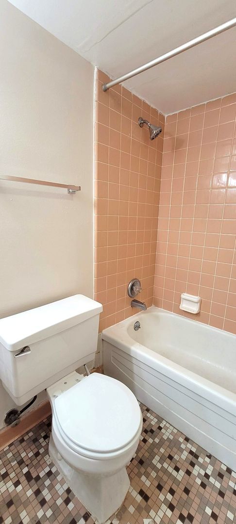 Building Photo - 2-Bedroom Garden-Level Unit | Parking, Patio & Water Included