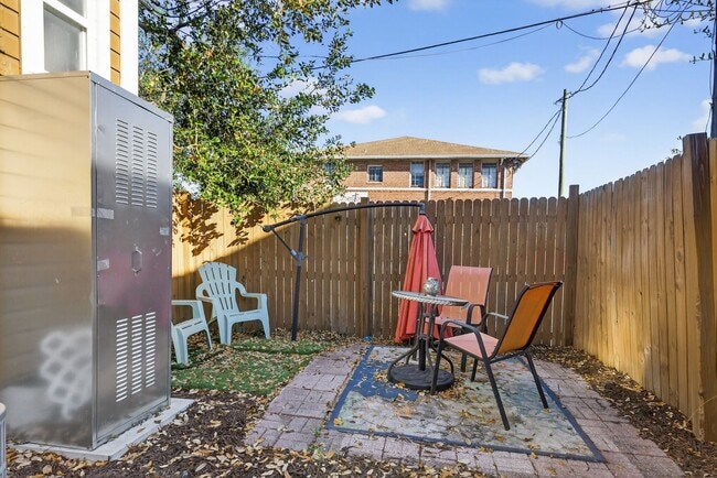 Building Photo - Updated Tampa Home – Prime Central Location 4 Beds - 2 Baths!