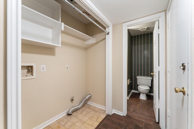 Building Photo - 1835 Taylor Creek Dr