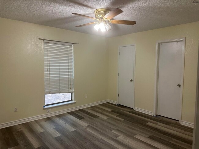 Building Photo - 2 Bayberry Ct