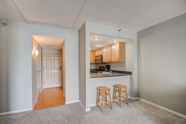 Building Photo - 270 E Highland Ave