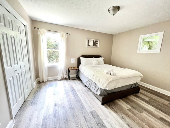 Building Photo - 1254 Township Dr