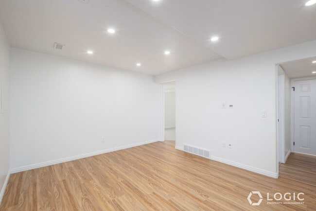 Building Photo - 166 Rawlins Ln
