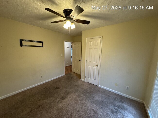 Building Photo - 1641 Veanna Dr