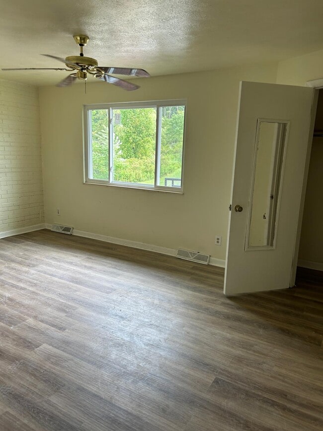 Building Photo - 3160 Camberly Dr