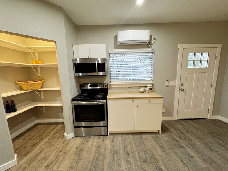 Building Photo - 142 Avant