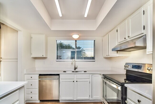 Building Photo - 1417 S Lynx Dr