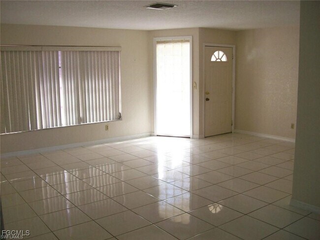 Building Photo - 5638 Riverside Dr