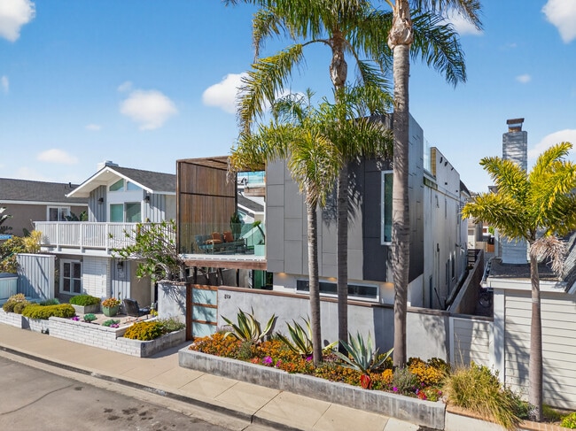 Building Photo - 219 Colton St