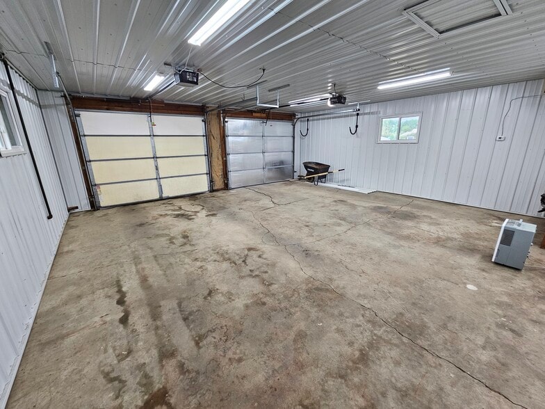 2 Stall Heated Garage - 868 Park Ave