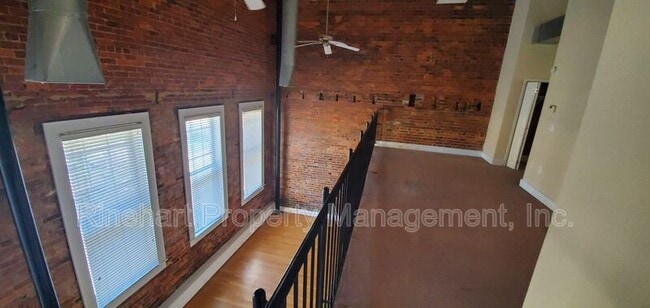 Building Photo - 210 E Main St