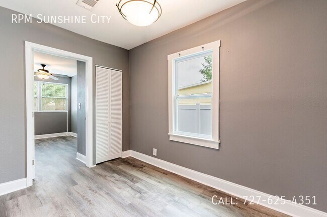 Building Photo - 2017 Ocean View Pl