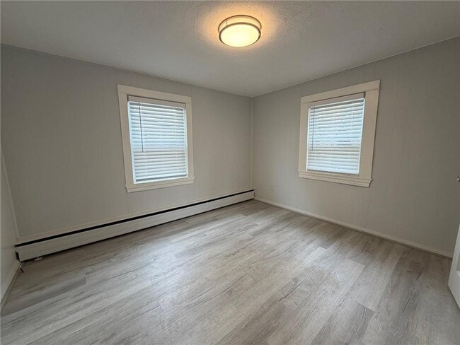 Building Photo - 144 Hopkins Hill Rd