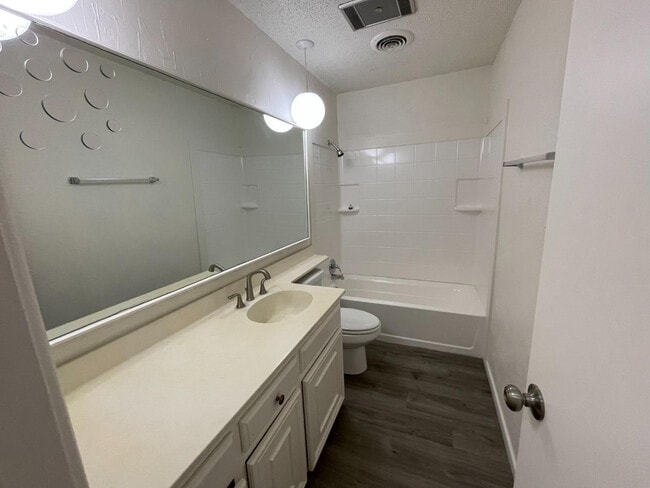 Building Photo - 7916 Albany Ave