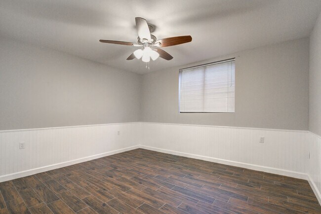 Building Photo - HUGE House In Tempe Close to ASU