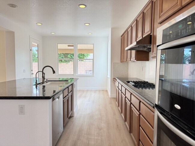 Building Photo - Spacious 6-Bedroom Estate in the Heart of Eastvale