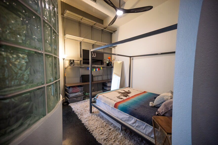 Building Photo - 2220 Canton St