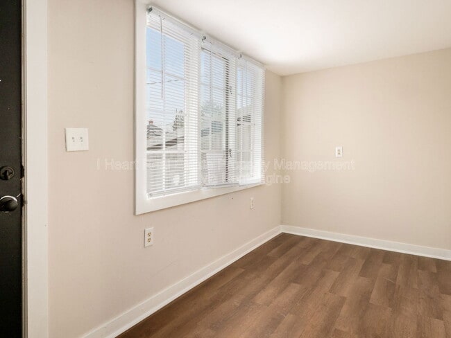 Building Photo - 1390 Sullivant Ave