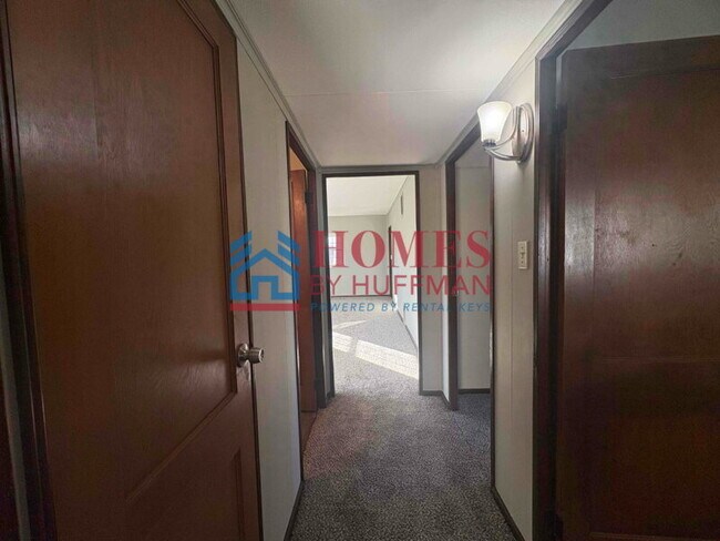 Building Photo - Three Bedroom House | Off Street Parking