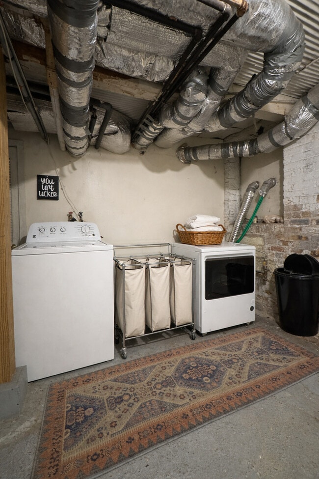 Building Photo - 4110 N Southport Ave