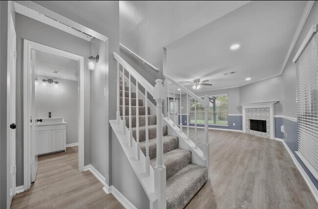 Building Photo - 10503 Timberloch Dr