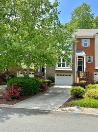 Building Photo - Beautiful 2 bedroom 2.5 bath Townhome in Carrboro